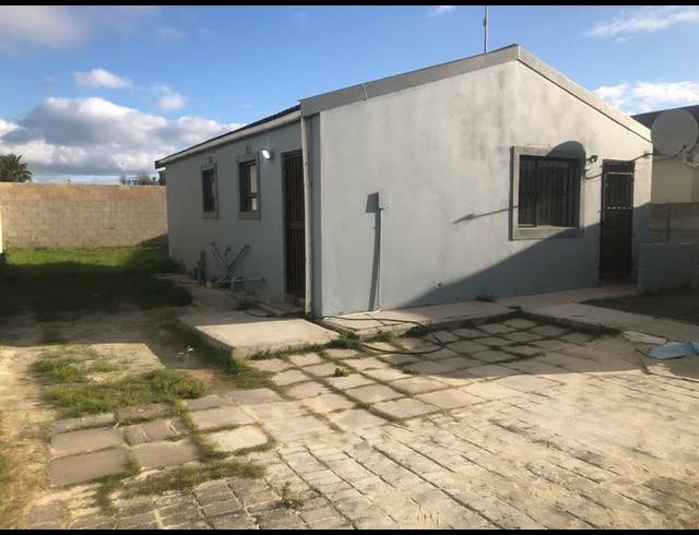 2 BEDROOM HOUSE FOR SALE IN IKWEZI PARK